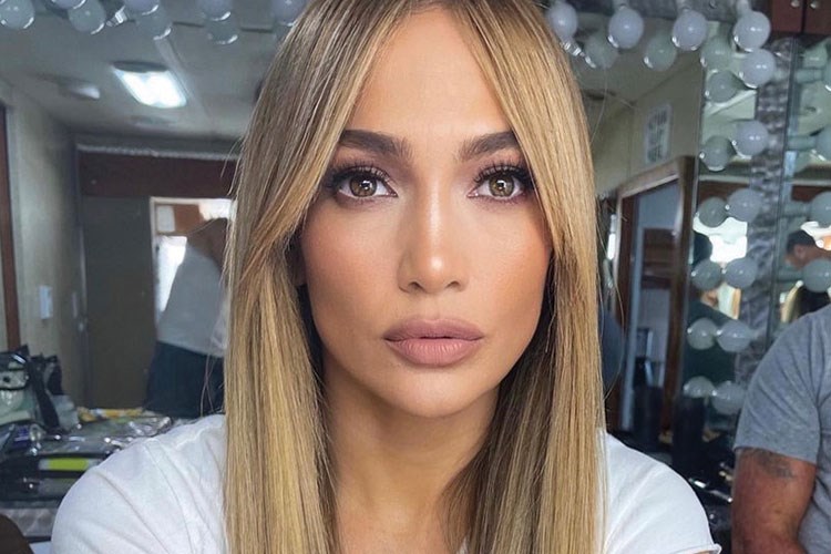 Cam Gibi Parlayan Uzun Saçlar: Evde Pürüzsüzlük İçin Adım Adım Rehber