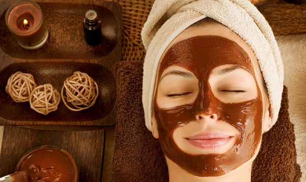 Cilt Dostu Maskeler: Akneli Cilt ve Çikolatalı Bakım İçin Ev Yapımı Tarifler