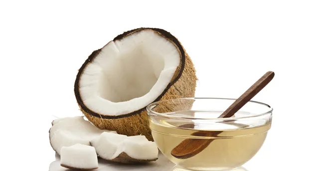 Doğal Saç Bakımında Yağların Gücü: Hindistan Cevizi, Badem, Argan ve Biberiye