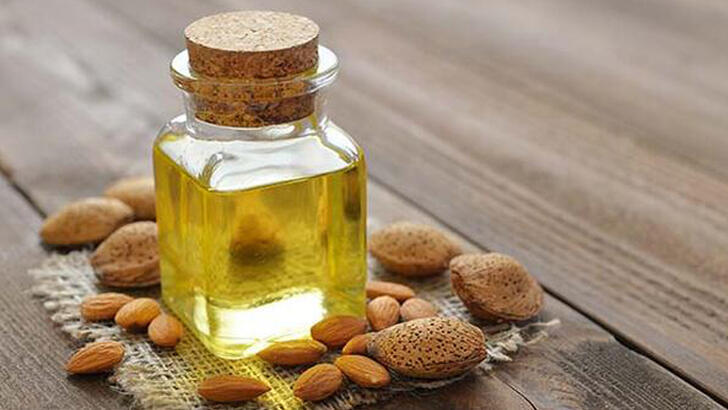 Doğal Saç Bakımında Yağların Gücü: Hindistan Cevizi, Badem, Argan ve Biberiye