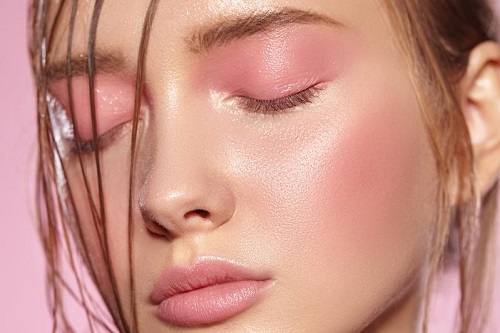 Euphoria İkonunu Yansıtan Yaz Tonları ve Stil Trendlere Yolculuk