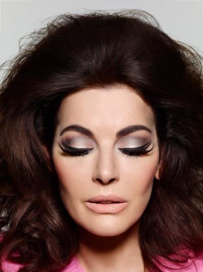 Geçmişten Gelen Yansımalı Makyaj Trendleri: 50’lerden 90’lara Saatte Bir Değişen Stil