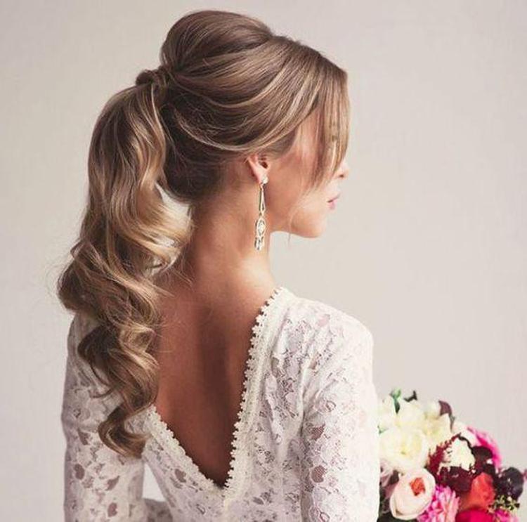 Gelin Saçı Seçiminde Yüz Şekline ve Gelinlik Modeline Uygun Tavsiyeler