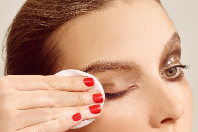 Göz Makyajı ve Hijyen: Sağlıklı Kullanım İçin Pratik Uyarılar