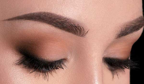 Göz Makyajında Kusursuz Uyum: Adım Adım Rehber ve Farklı Stil Önerileri