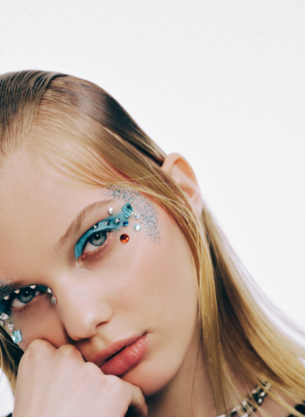 Güncel Saç ve Stil Trendleri: Renk Detayları, Takı ve Makyaj Etkileri