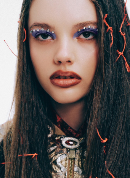 Güncel Saç ve Stil Trendleri: Renk Detayları, Takı ve Makyaj Etkileri