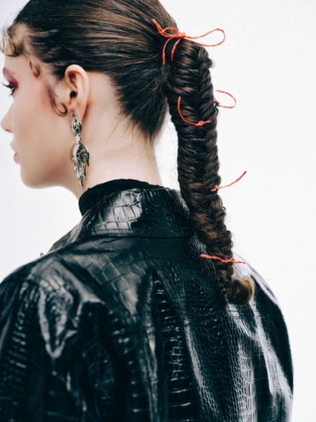 Güncel Saç ve Stil Trendleri: Renk Detayları, Takı ve Makyaj Etkileri