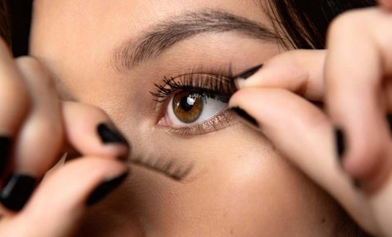 Kirpik Bakımında Stratejiler: Kıvırıcı Kullanımı ve Doğal İpuçları