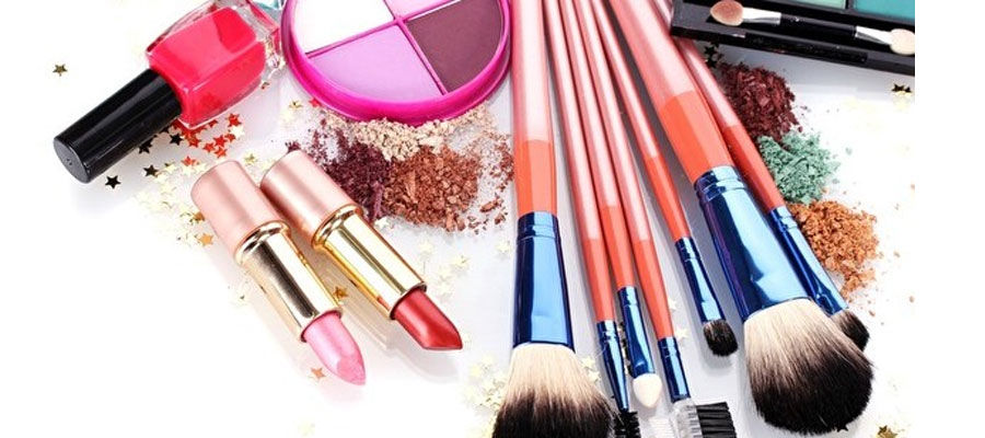 Kozmetik Dolaplarının Bahar Temizliği: Ürünleri Ayıklama ve Düzenleme Rehberi