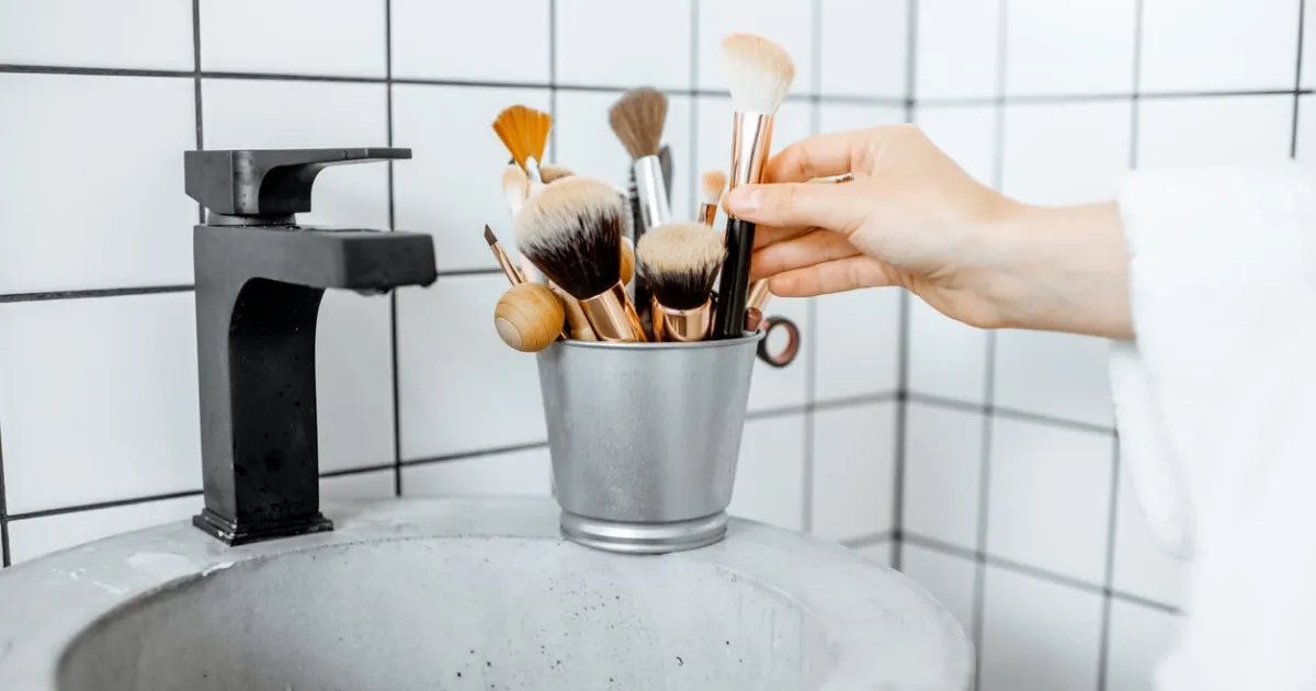 Makyaj Fırçalarını Doğru ve Etkili Şekilde Temizlemenin Pratik Yolları