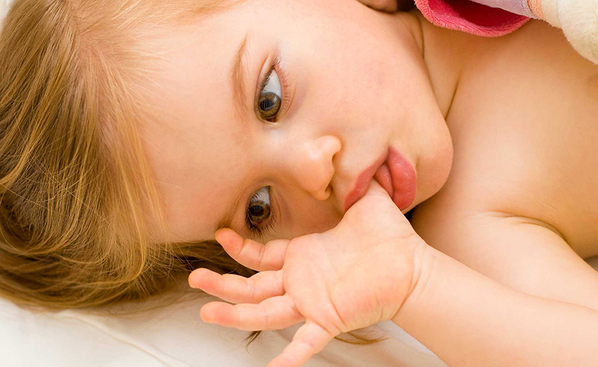 Parmak Emme Alışkanlığını Anlamak ve Çözüm Yolları