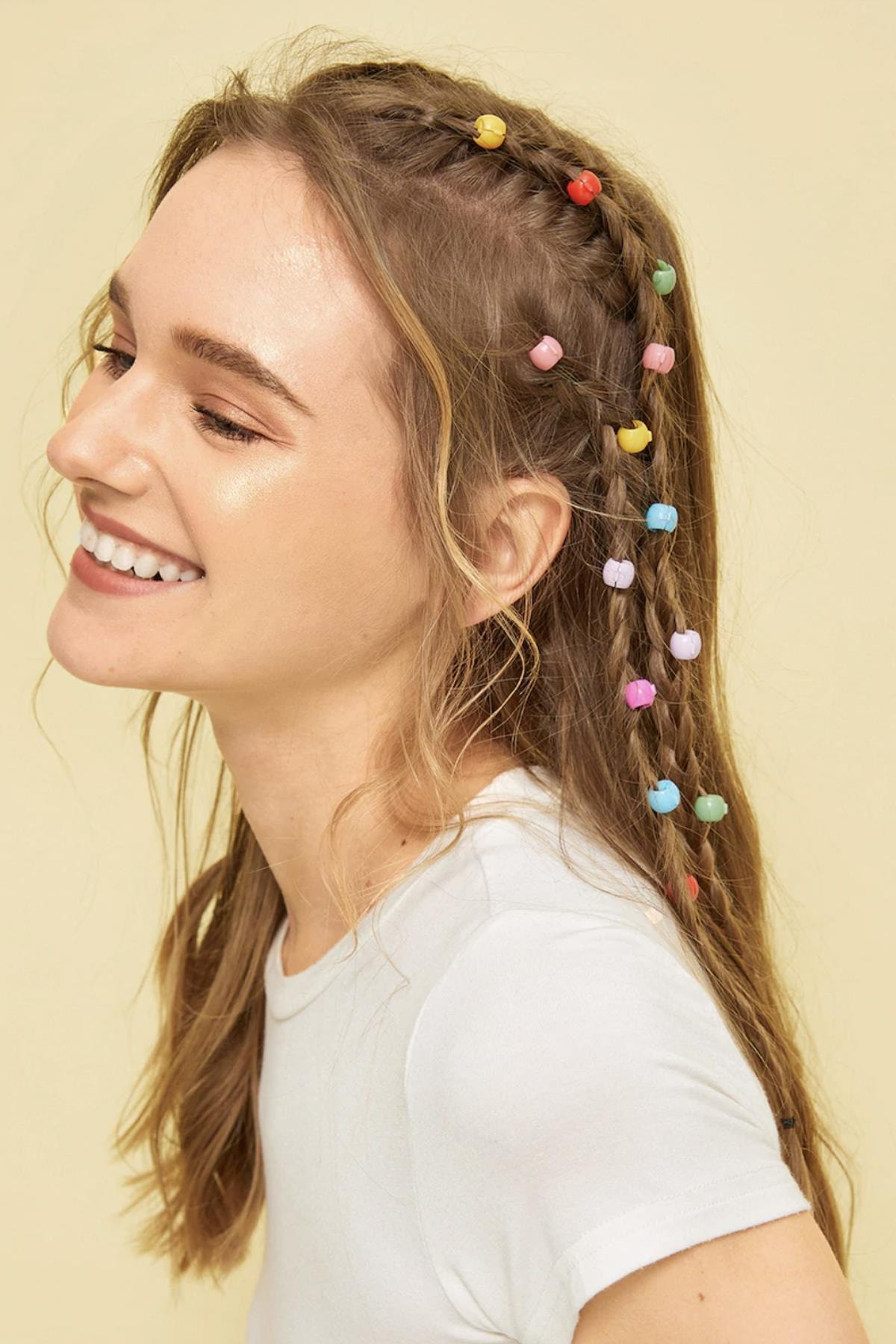 Renkli Saç Boncuklarıyla Yaratıcı Örgüler: Adım Adım Stil Rehberi