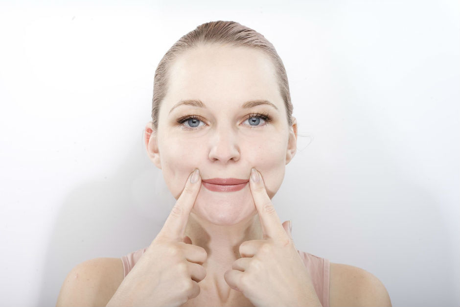 Yüz Yogasıyla Gençleşen Yüz Kasları: Adım Adım Uygulamalı Rehber