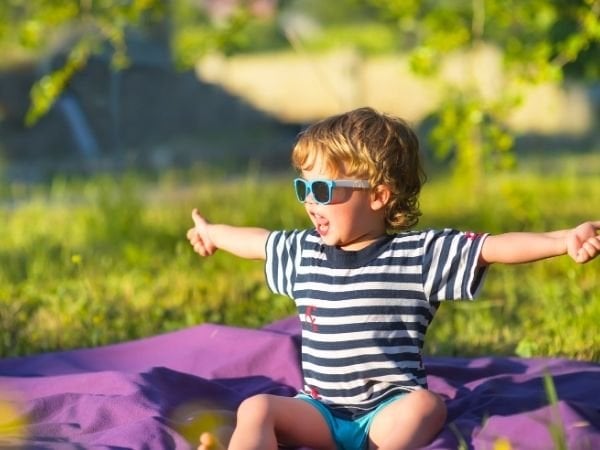 Bebeklerde Güneş Gözlüğü: Göz Sağlığını Koruyan Doğru Seçim Rehberi