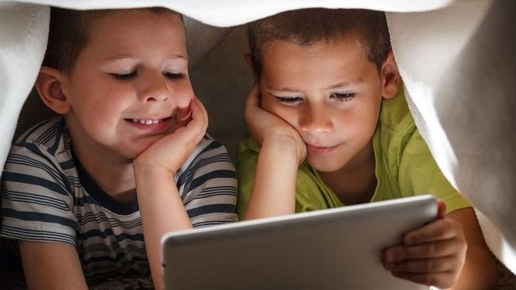 Çocuklar için Güvenli ve Dengeli Bilgisayar Kullanımı: Yaşam Alanı ve İçerik Denetimi Rehberi