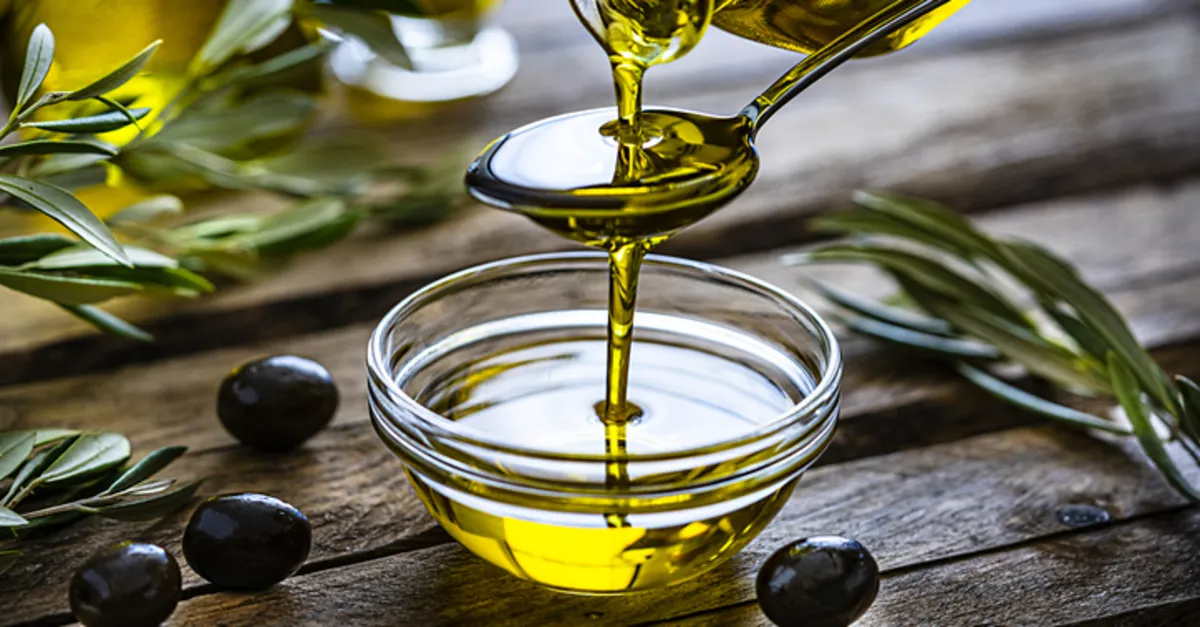 Doğal Yağlarla Saçlara İpek Gibi Dokunuş: En Etkili Yağlar ve Uygulama Yöntemleri