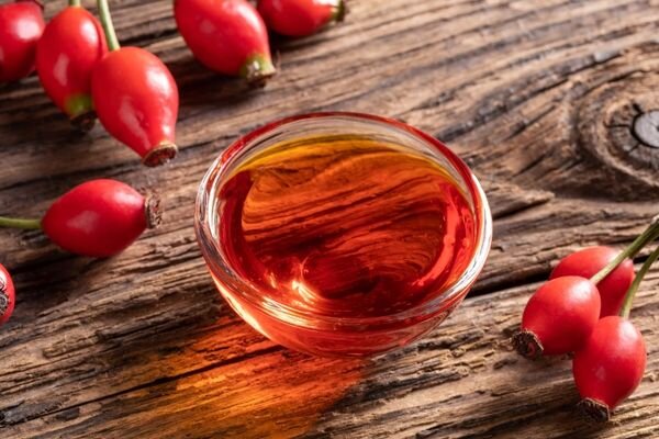 Kuşburnu Yağının Cilt Bakımında Hangi Fırsatları Sunduğu: Doğal Bir Güzellik Mucizesi