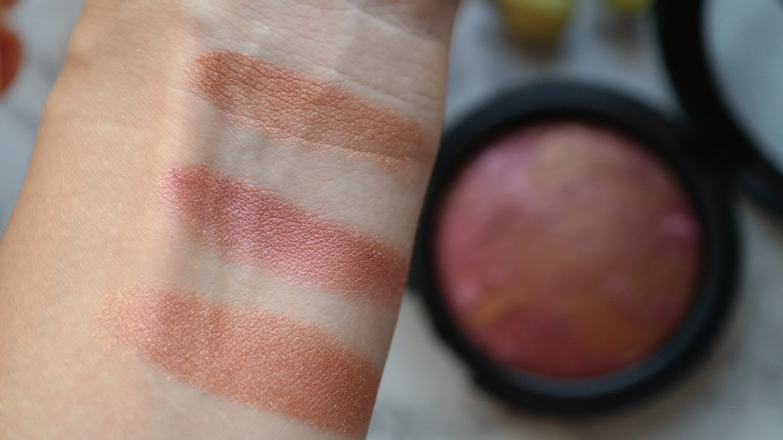 Terracotta Allık: Cilde Işıltılı Boyut Katan Çok Yönlü Makyaj Sırları